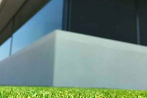 Een close up van kunstgras aangelegd bij een bedrijf door het kunstgrascentrum.